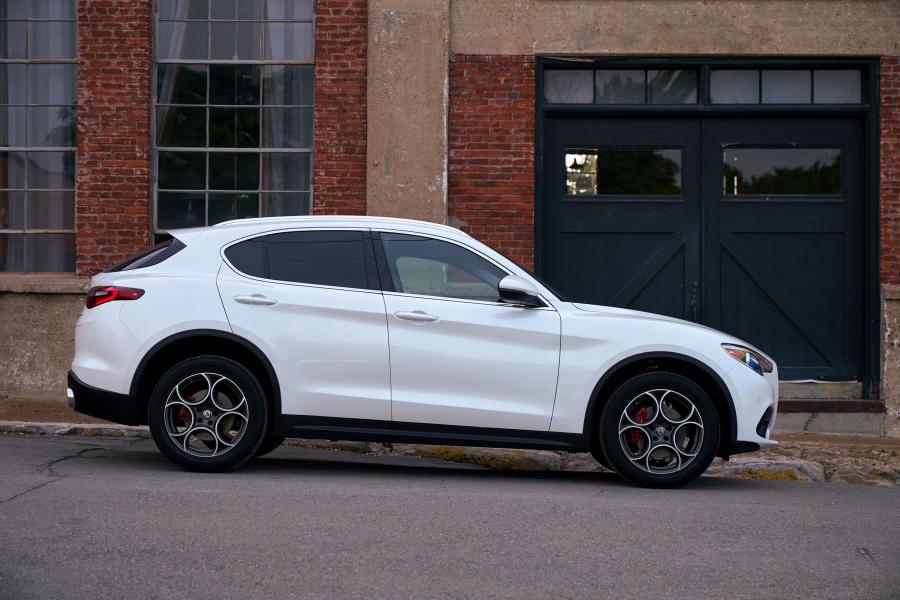  Alfa Romeo Stelvio Ti (949) 2017 года  (NA) (фото 8 из 34)